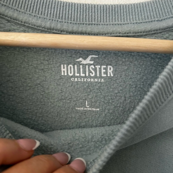 Hollister Large Be Kind To Others Butterfly Sage Green Sweatshirt - Picture 4 of 4